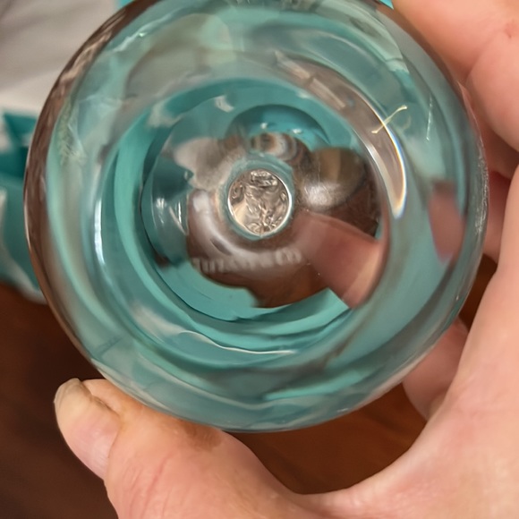 Tiffany & Co. crystal apple paperweight with bag. Marked Tiffany on bottom. - Picture 3 of 3